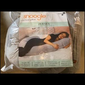 Snoogle J shape total body/pregnancy pillow